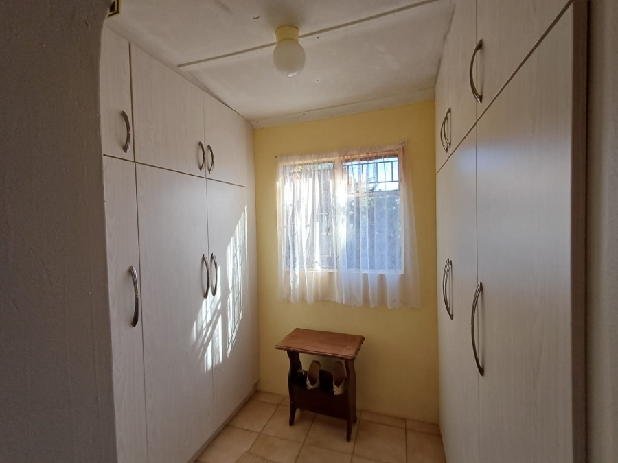 6 Bedroom Property for Sale in Vredenburg Western Cape